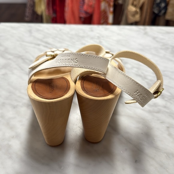 Anthropologie | Swedish Hasbeens White Flower Leather Clog Sandal Size 39 - Picture 6 of 15